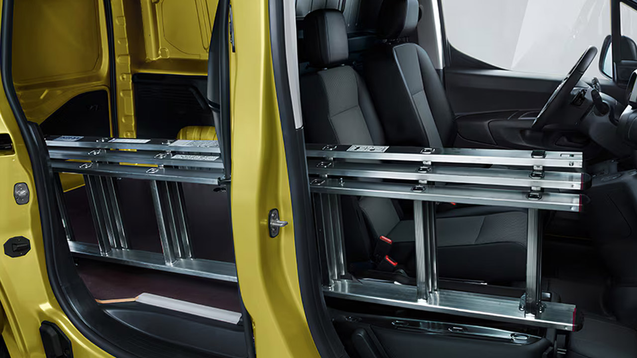 Opel Combo Van - Náklad - Otvor v přepážce Opel Combo Van