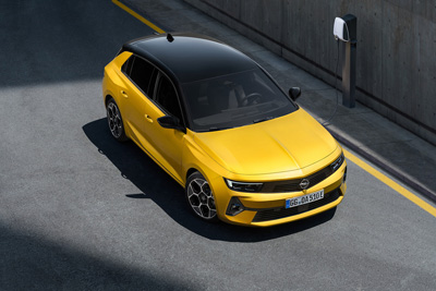 Nový Opel Astra: Sebevědomý a (také) elektrický automobil