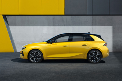 Nový Opel Astra: Sebevědomý a (také) elektrický automobil